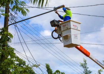 Prefeitura de Jaru continua com serviço de expansão e implantação de luminárias de LED