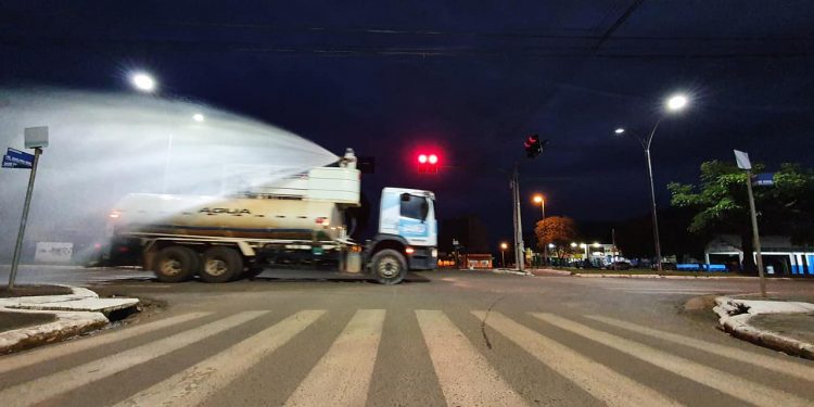 Contra o Coronavírus, prefeitura de Jaru realiza desinfecção em vários locais públicos com grande concentração de pessoas