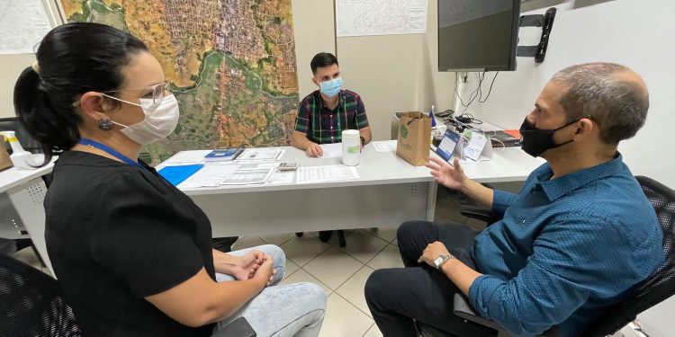 Farmácia Floratta doa mais de duas mil cápsulas de zinco; medicamento será usado no tratamento dos pacientes atendidos pelo SUS em Jaru