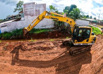 Prefeitura de Jaru realiza serviços de drenagem na Rua Raimundo Cantanhede no setor 02