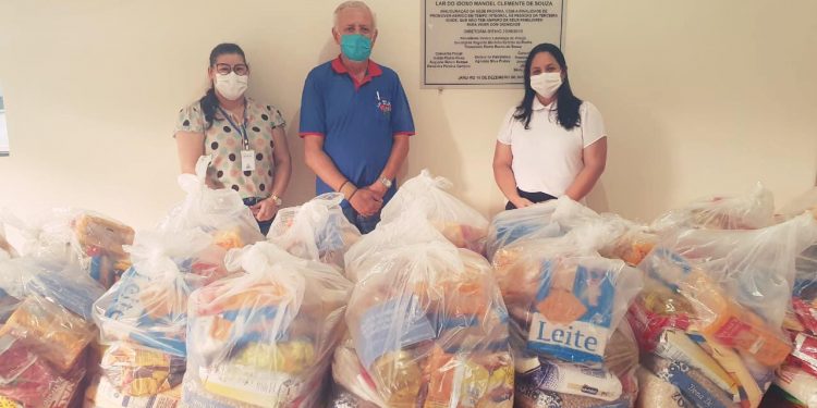 Prefeitura de Jaru realiza entrega de cestas básicas para alunos da APAE e moradores do Lar do Idoso