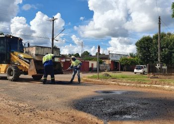 Prefeitura de Jaru segue com serviços de tapa-buracos nos setores 04 e 07