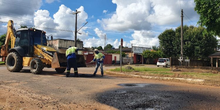 Prefeitura de Jaru segue com serviços de tapa-buracos nos setores 04 e 07