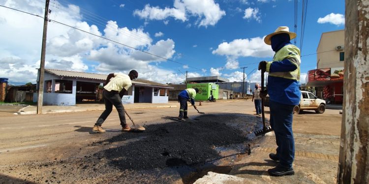 Prefeitura de Jaru segue com serviços de tapa-buracos