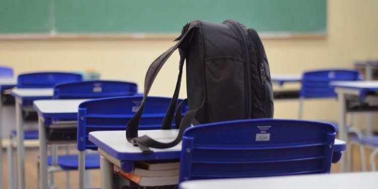 Em Jaru pais e responsáveis que ainda não realizaram a matrícula dos filhos devem procurar a escola com urgência