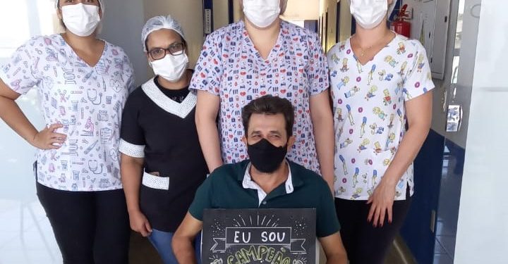 Mais dois pacientes têm alta hospitalar após se recuperam da Covid-19 em Jaru