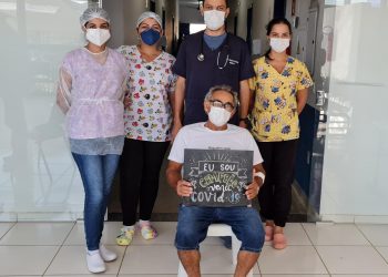 Mais um paciente que estava internado na Clínica da Mulher se recupera da Covid-19 e recebe alta