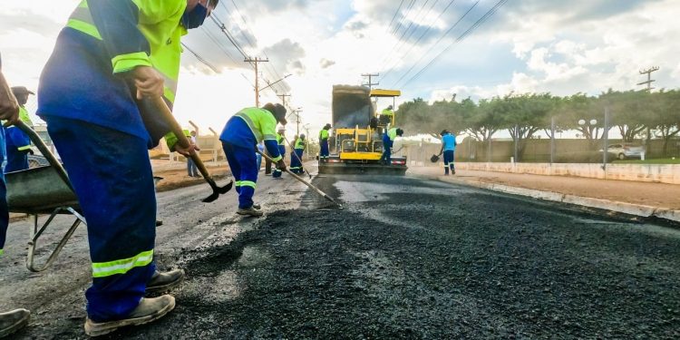 Prefeitura de Jaru conclui mais um trecho de pavimentação asfáltica; Rua Otaviano Neto é a contemplada com o serviço