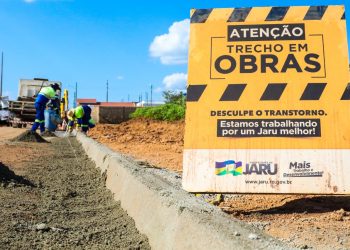 Jaru: Após conclusão da pavimentação asfáltica Rua Geral Luiz no Jardim Morumbi recebe meio-fio, sarjeta e sinalização