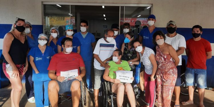 Mais 3 jaruenses se recuperam da Covid-19 e recebem alta da UTI municipal