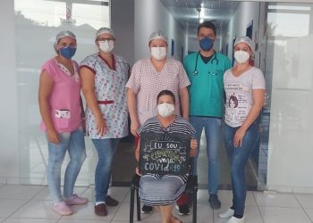 Mais dois pacientes em tratamento contra a Covid-19 recebem alta hospitalar