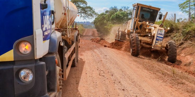 Prefeitura de Jaru trabalha para concluir recuperação da Linha 601