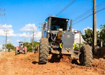 Asfalta Jaru: Rua Otaviano Neto no setor 02 também será contemplada com asfalto novo; equipes já trabalham na preparação do solo