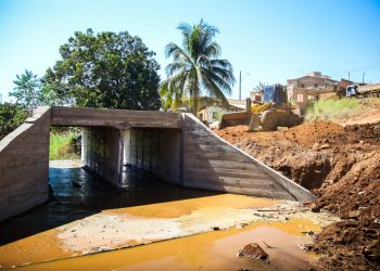 Prefeitura de Jaru conclui construção de galeria e libera acesso na Rua Nilton de Oliveira Araújo no setor 04