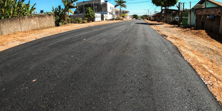 Prefeitura de Jaru conclui serviço de pavimentação asfáltica na Rua Rio Grande do Sul no setor 05