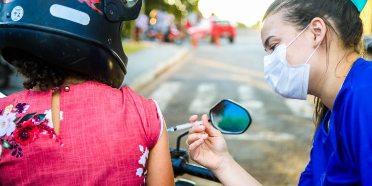 Com o empenho de servidores de todas as secretarias municipais, Jaru é destaque na campanha de vacinação contra a Covid-19