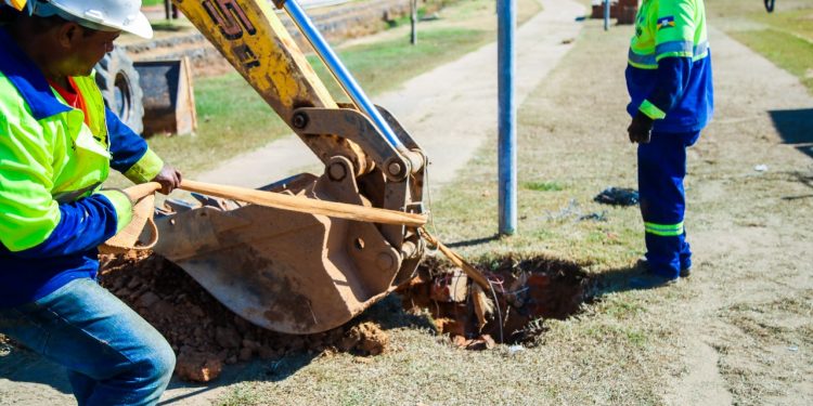 Prefeitura de Jaru realiza reforma na rede elétrica do Parque da Baixada