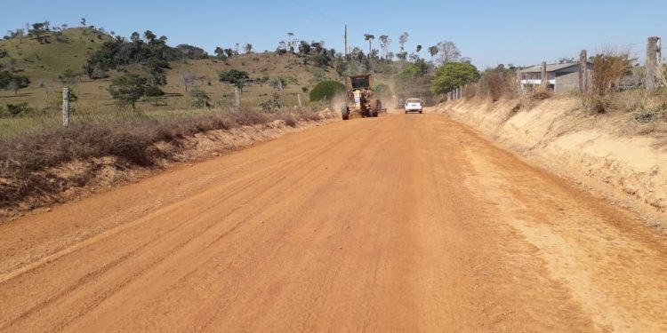 Prefeitura de Jaru segue com patrolamento das estradas rurais; equipes trabalham na Linha 615