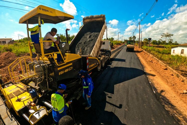 Com uma das maiores frotas de Rondônia, prefeitura de Jaru avança na execução do maior programa de pavimentação asfáltica já realizado no município