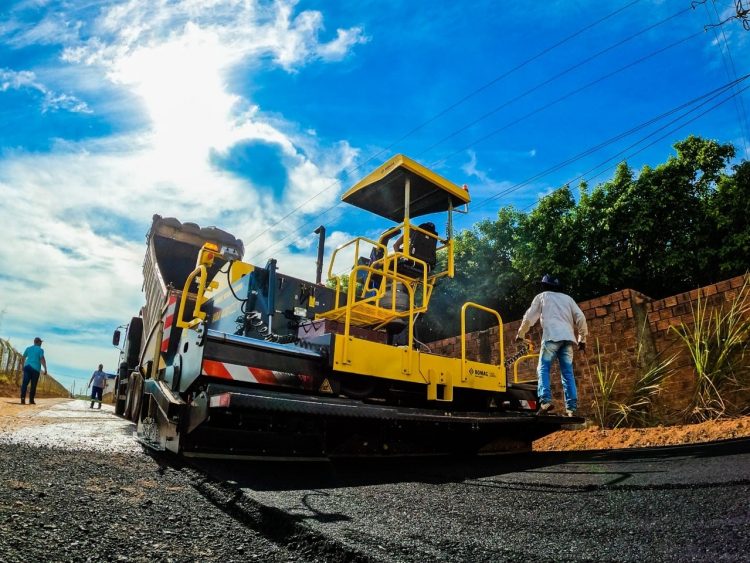 Com uma das maiores frotas de Rondônia, prefeitura de Jaru avança na execução do maior programa de pavimentação asfáltica já realizado no município