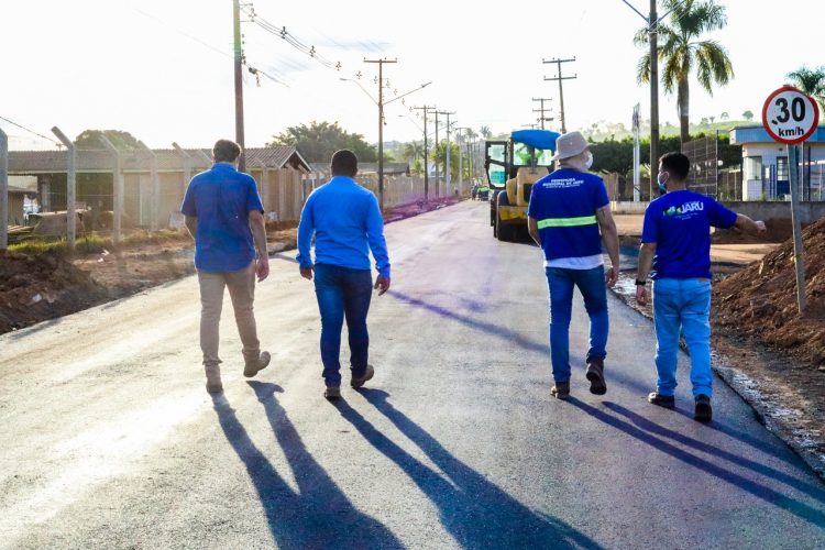 Com uma das maiores frotas de Rondônia, prefeitura de Jaru avança na execução do maior programa de pavimentação asfáltica já realizado no município