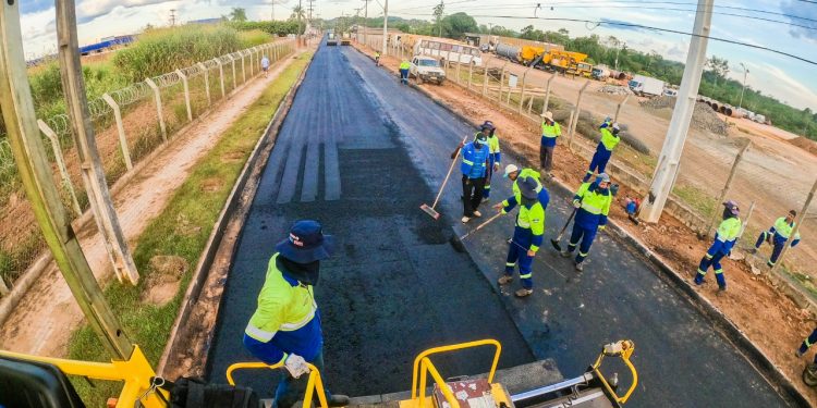 Com uma das maiores frotas de Rondônia, prefeitura de Jaru avança na execução do maior programa de pavimentação asfáltica já realizado no município