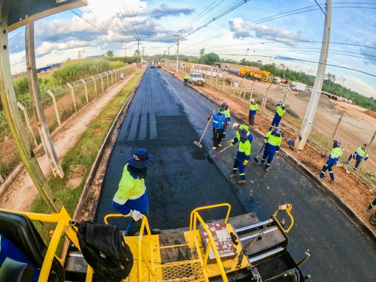 Com uma das maiores frotas de Rondônia, prefeitura de Jaru avança na execução do maior programa de pavimentação asfáltica já realizado no município