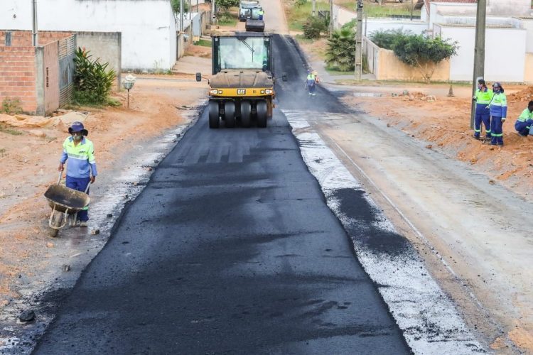 Com uma das maiores frotas de Rondônia, prefeitura de Jaru avança na execução do maior programa de pavimentação asfáltica já realizado no município