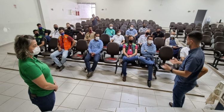 Reunião define medidas para conter queimadas no município