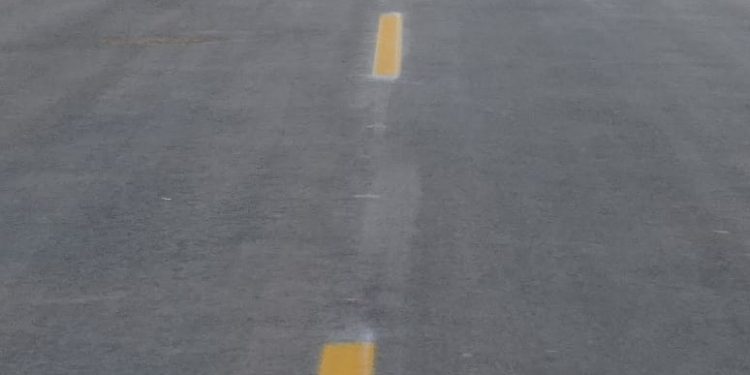 Prefeitura de Jaru realiza construção de meio-fio, sarjeta e sinalização em ruas recém-pavimentadas