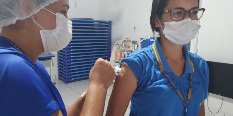 Prefeitura de Jaru inicia imunização de trabalhadores da indústria