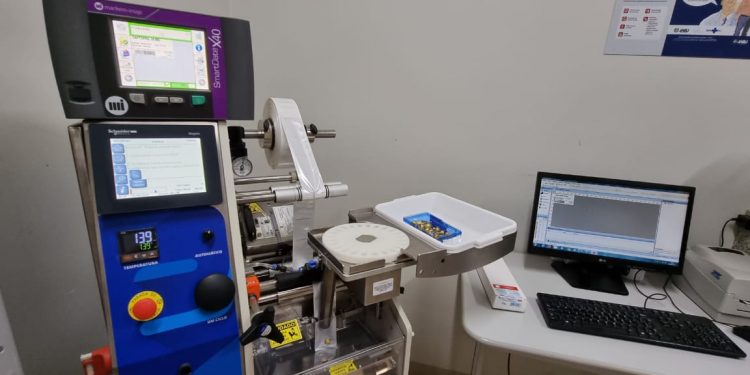 Jaru: Máquina fracionadora garante o controle de medicamentos na rede hospitalar; equipamento foi adquirido com recurso do deputado federal Lúcio Mosquni