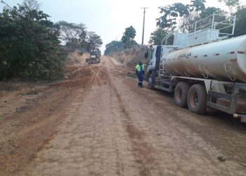 Prefeitura de Jaru segue com patrolamento nas estradas rurais do município; serviço é realizado na linha 612