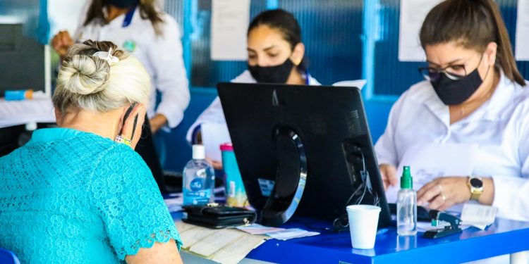 Centenas de pessoas foram atendidas durante ação da Prefeitura Itinerante