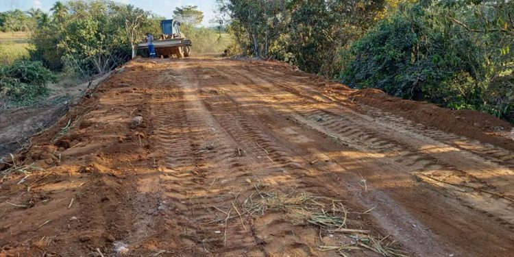 Prefeitura segue com substituição de pontes de madeira por tubos armcos nas regiões de Tarilândia