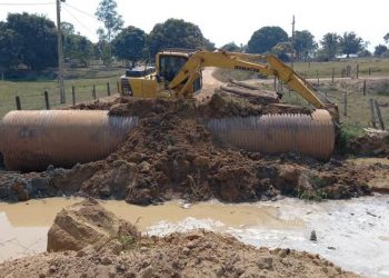 Ponte de madeira é substituída por tubo armco na região de Tarilândia