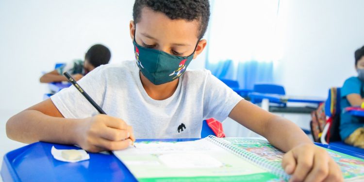 Aulas presenciais são retomadas em Jaru; retorno acontece no Sistema Híbrido