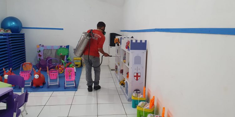 Prefeitura de Jaru realiza dedetização em todas as escolas municipais