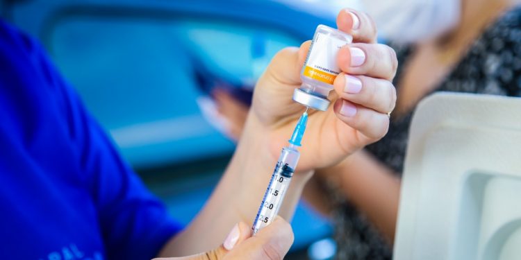 Nesta quinta-feira tem vacinação contra a Covid-19 com D1, D2 e D3; confira quem pode ser vacinado