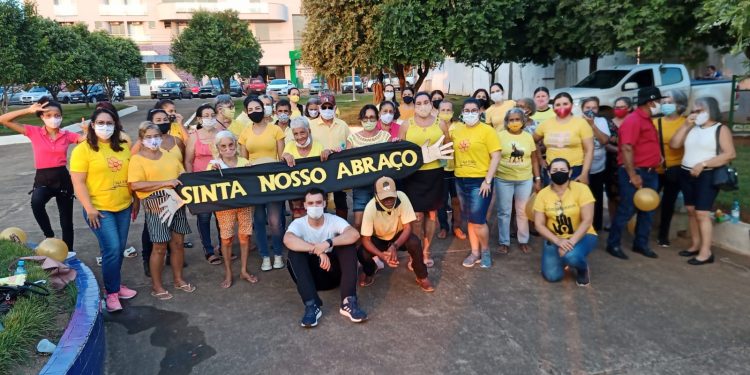 Semdes realiza ação com idosos e jovens em alusão ao setembro amarelo