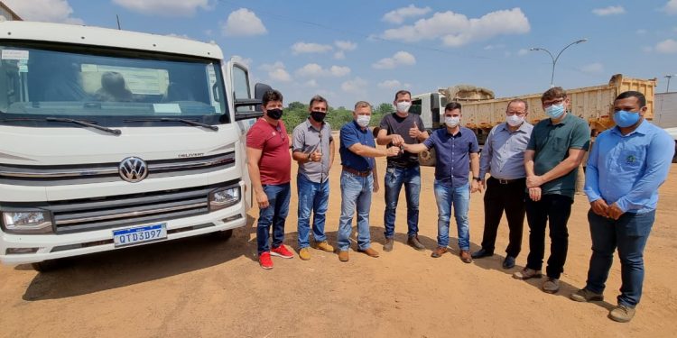 Associação Interativa é contemplada com caminhão; veículo foi adquirido com recurso do deputado federal Lúcio Mosquini