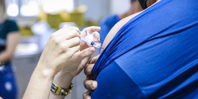 ATENÇÃO! Dia D de vacinação contra a gripe H1N1 para todos os jaruenses maiores de 6 meses é neste sábado, 25