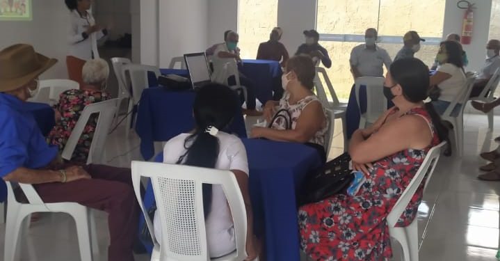 Prefeitura de Jaru realiza evento para idosos no centro de convivência no Savana Park