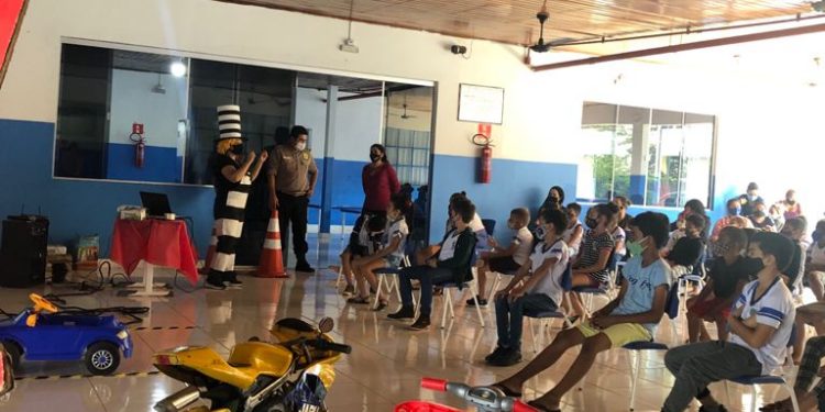 Escolas municipais em Jaru recebem atividades alusivas a Semana Nacional do Trânsito; ação é promovida pelo Detran em parceria com o Gemtran
