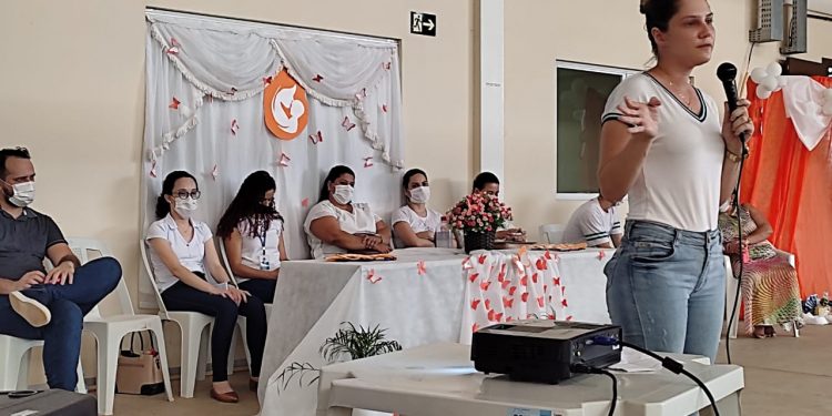 Secretaria Municipal de Saúde realiza ação de orientação em alusão à Semana do Bebê