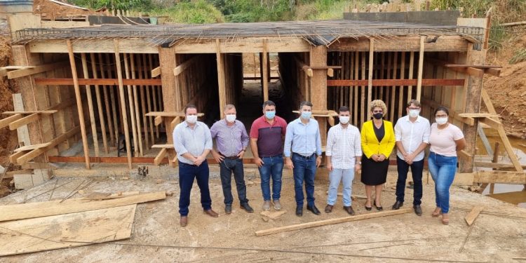 Prefeito João Gonçalves Júnior acompanha senador Marcos Rogério durante visita a Jaru