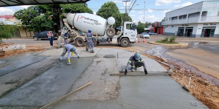 Calçadas Livres: Obras de padronização de calçadas em Jaru avançam