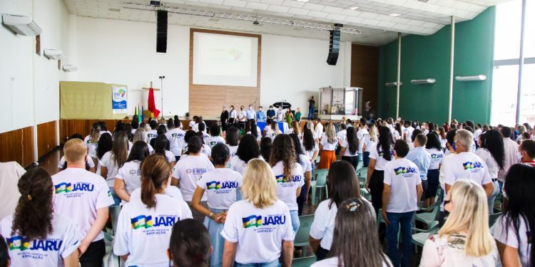 Conferência intermunicipal de educação sediada em Jaru reúne cerca de 300 pessoas