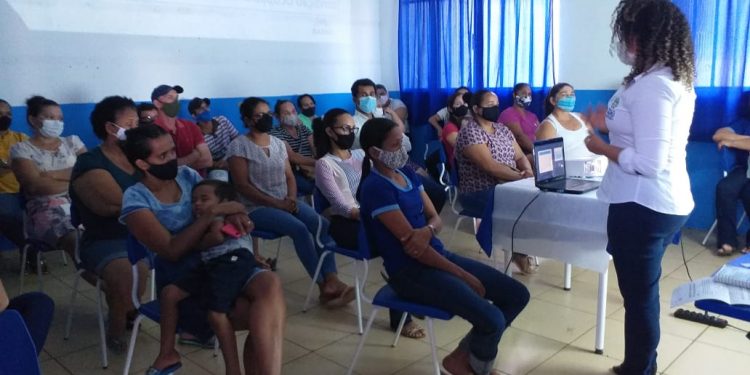 Semdes leva palestra sobre trabalho infantil na Escola municipal Marechal Cordeiro na linha 619