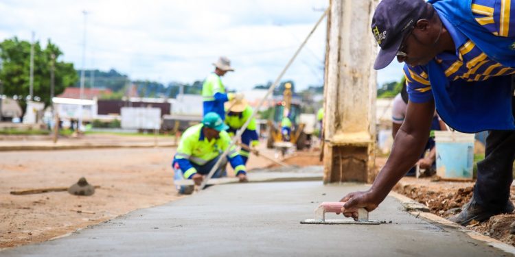 Prefeitura de Jaru inicia implantação de calçadas na Florianópolis